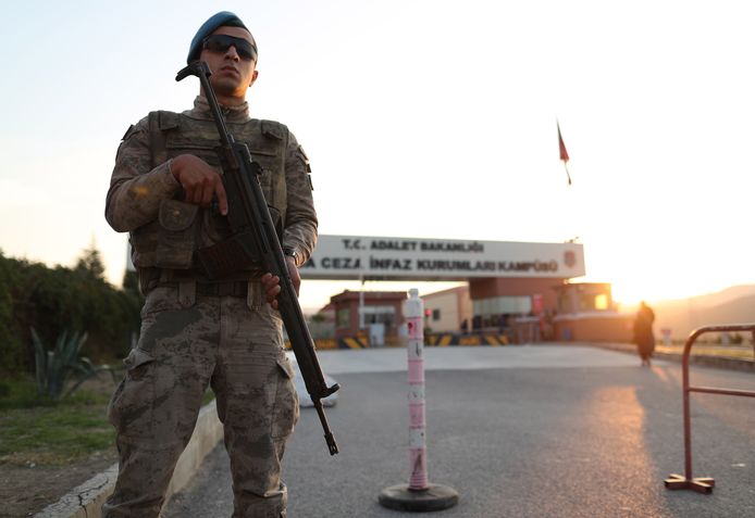 epa07087414 Turkish soldier secure the area in front of the Aliaga Prison Court  in Izmir, Turkey, 12 October 2018. Brunson's next trial will be held at Aliaga Prison Court on 12 October and he has been in custody for two years under terror and espionage charges. The US has announced on 01 August 2018 it will impose sanctions on Turkish Justice Minister Abdulhamit and Turkish Minister of the Interior Suleyman Soylu over the arrest and detention of US pastor Andrew Brunson.  EPA/ERDEM SAHIN