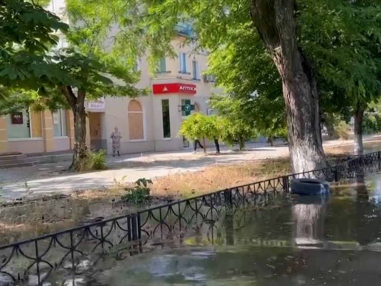 Waterstroom bereikt Oekraïense stad na instorten dam