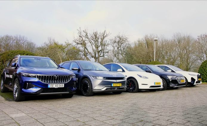 The Voyah Free (far left) is compared to the Hyundai Ioniq 5 and the BMW iX, among others.