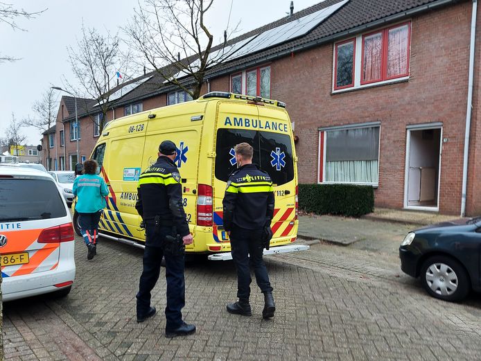Hulpdiensten bij de woning aan de Anjelierenweg.