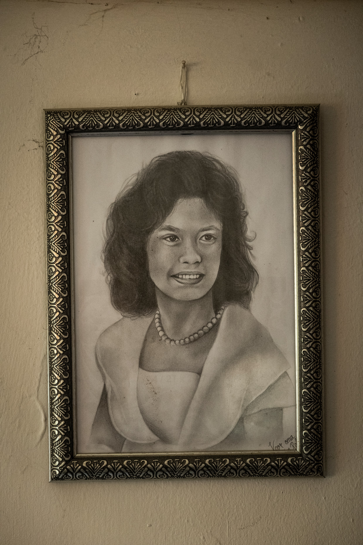 Betty toen ze ongeveer 20 was , door haar kleindochter nagetekend van een foto.
 Beeld Kees van de Veen