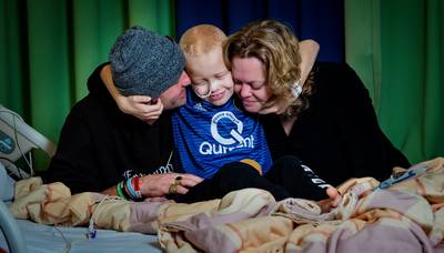 Vince (8) is ziek van de hersentumoren: ‘Er zit een atoombom in, zei hij tegen ons’