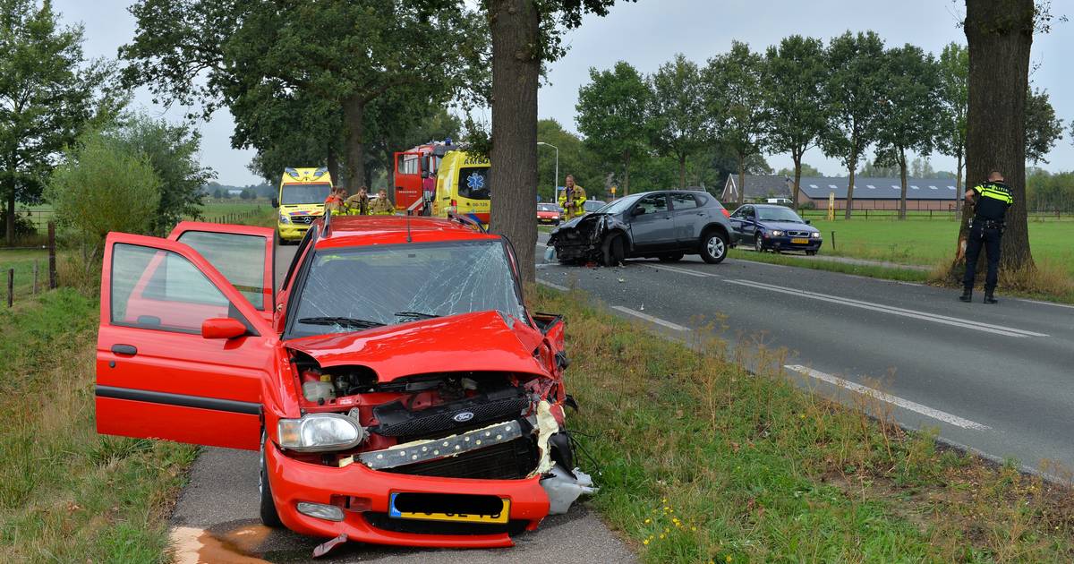 Twee gewonden bij frontale aanrijding in Klarenbeek.