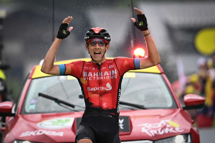 Een prachtige zege van Dylan Teuns in de rit van 150 kilometer van Oyonnax naar Le Grand-Bornand, de eerste bergetappe in deze Tour.