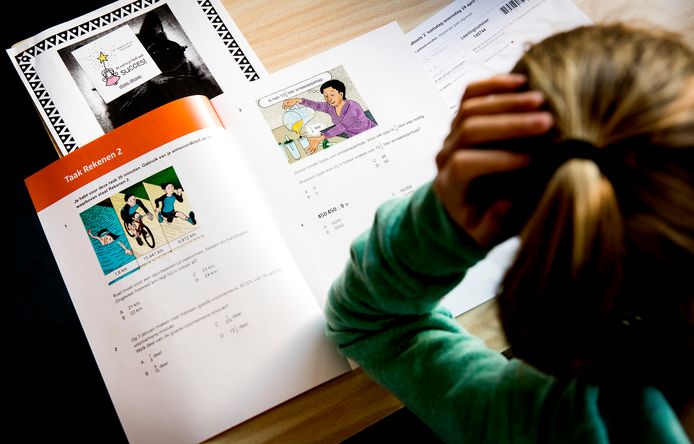 Leerlingen op de basisschool moeten na hun eindtoets pas hun middelbare schooladvies krijgen.