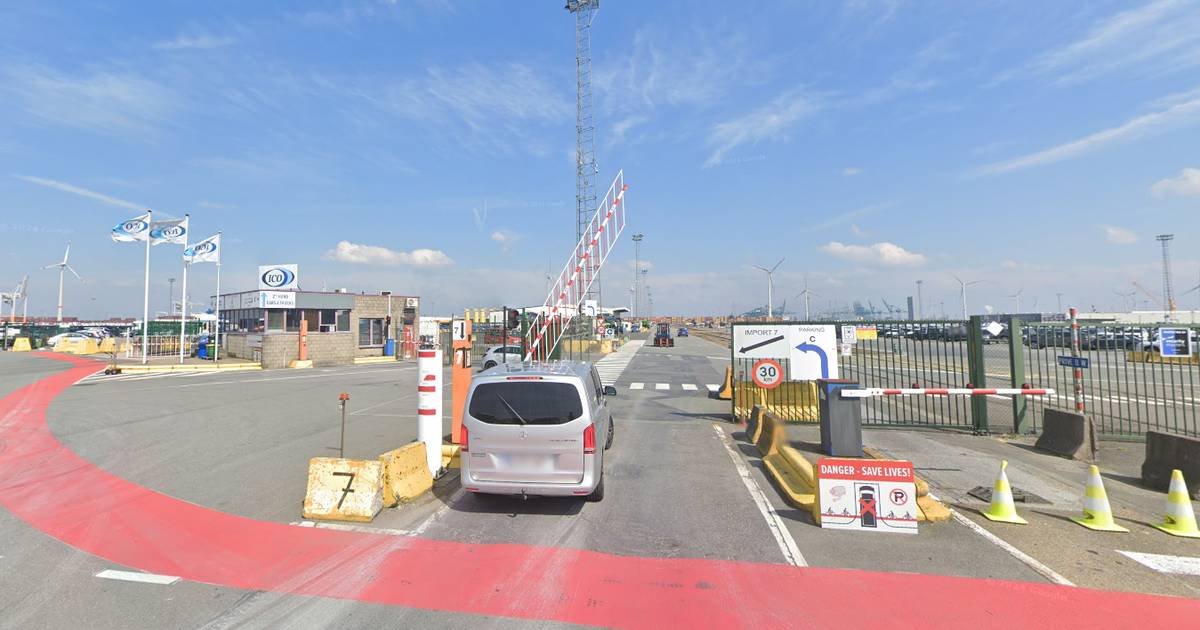 Chauffeur knalt met bestelwagen tegen hoogspanningscabine op ICO ...