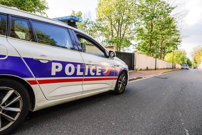Vijf jongeren gewond nadat gemaskerde man hen neerschiet vlakbij Frans-Luxemburgse grens: één persoon in levensgevaar