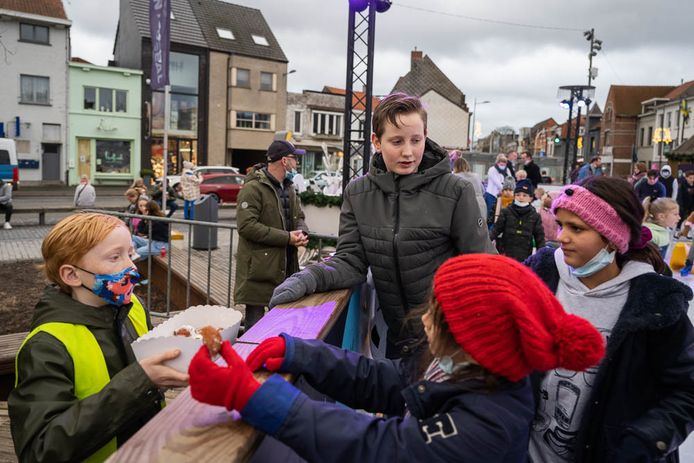 Het gezin trakteert ook op smoutebollen