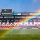 Het is tijd voor een fundamenteel gesprek over homofobie en onveiligheid in het voetbal