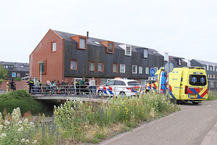Hulpdiensten rond de vindplek donderdagmorgen.