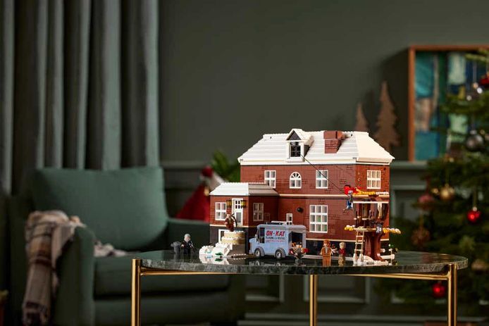Het is even een klus, want de Legoset telt maar liefst 3955 stukjes. Maar dan heeft de liefhebber wel een gedetailleerde replica van het beroemde huis van de film Home Alone.