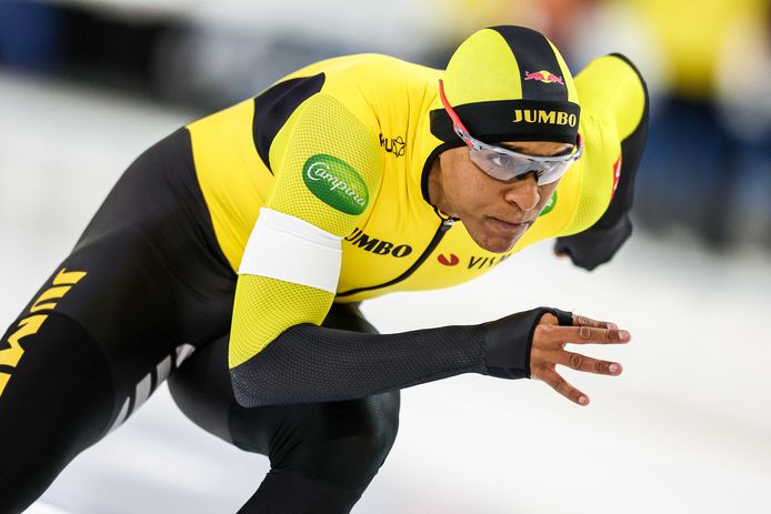 Dai Dai N’tab in actie op de 1000 meter tijdens de derde dag van het NK afstanden in Thialf.