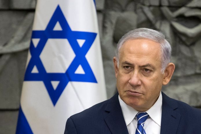 De Israëlische premier Benjamin Netanyahu tijdens een meeting met zijn kabinet eerder vandaag in de Israëlische stad Dimona.