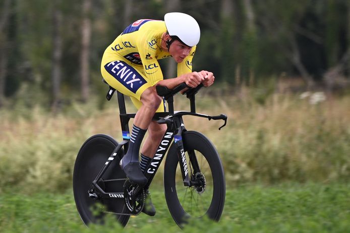 Van Aert Botst Op Fenomenale Pogacar In Tijdrit Sterke Van Der Poel Redt Gele Trui Tour De France Hln Be