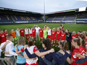 FC Twente Vrouwen zal zich moeten wapenen tegen de druk van binnenuit en de woorden uit Amsterdam