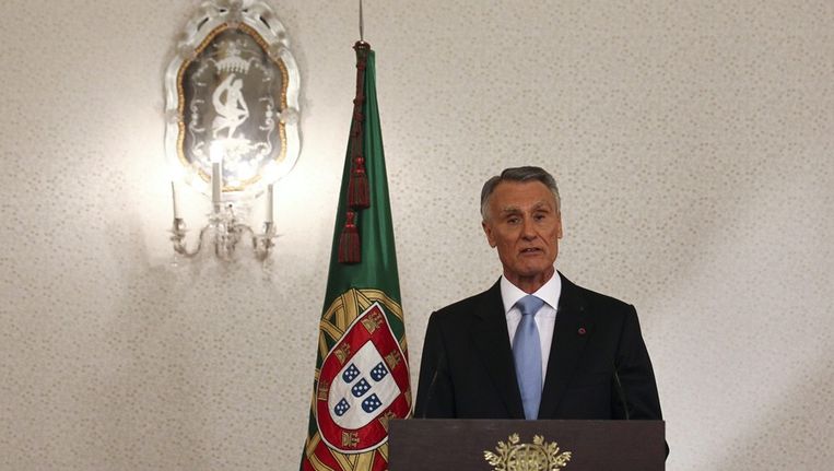 De Portugese president Silva spreekt het land toe. Beeld epa