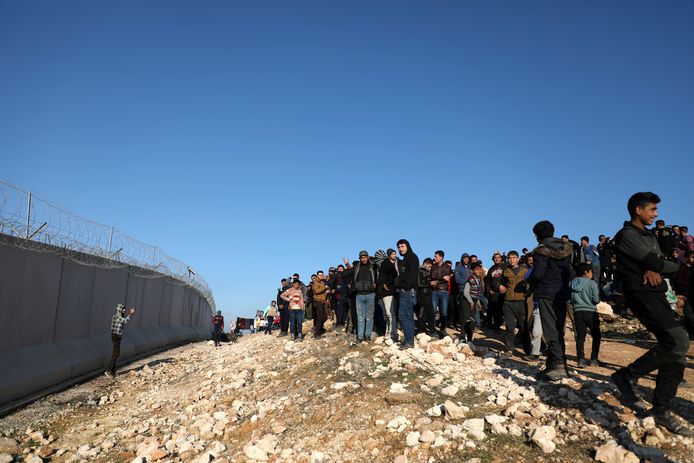 Syrische vluchtelingen aan de grens met Turkije.