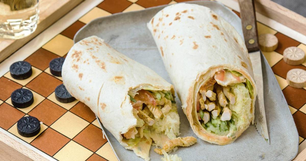 Jeroen Meus maakt durum met kip en oosters sausje Nina kookt hln.be