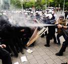 Honderden gele hesjes ingesloten door politie tijdens betoging in Brussel 