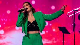 Louise en haar blazers knallen met ‘Believe’