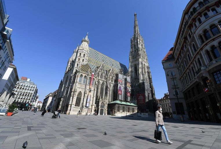 De Stephansdom in Wenen. Oostenrijk wil binnenkort de eerste maatregelen tegen de verspreiding van het coronavirus weer versoepelen.