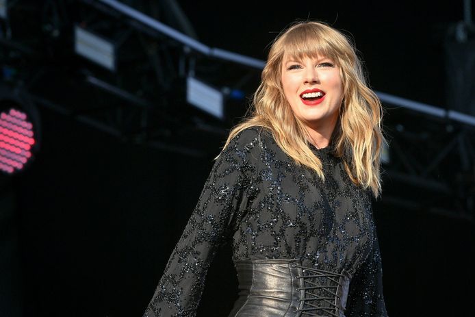 Taylor Swift staat een jaar na de aanslagen stil bij de gebeurtenis.