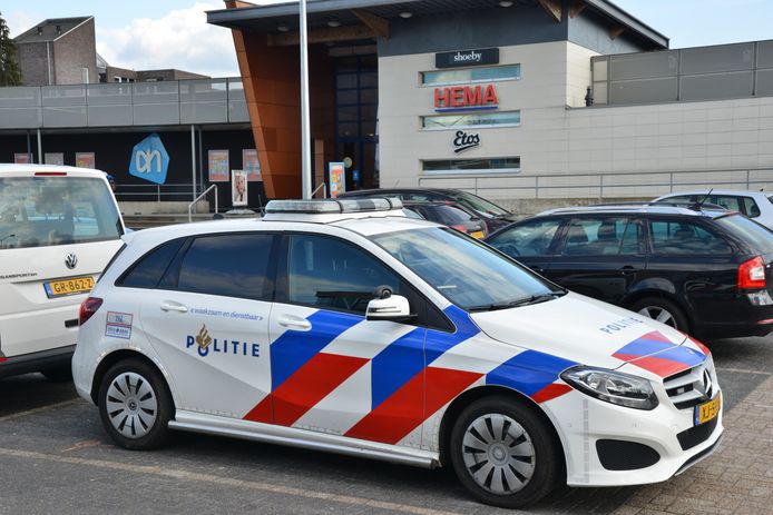 Man overvalt de Hema in Zundert, vlucht te voet met geldbuit