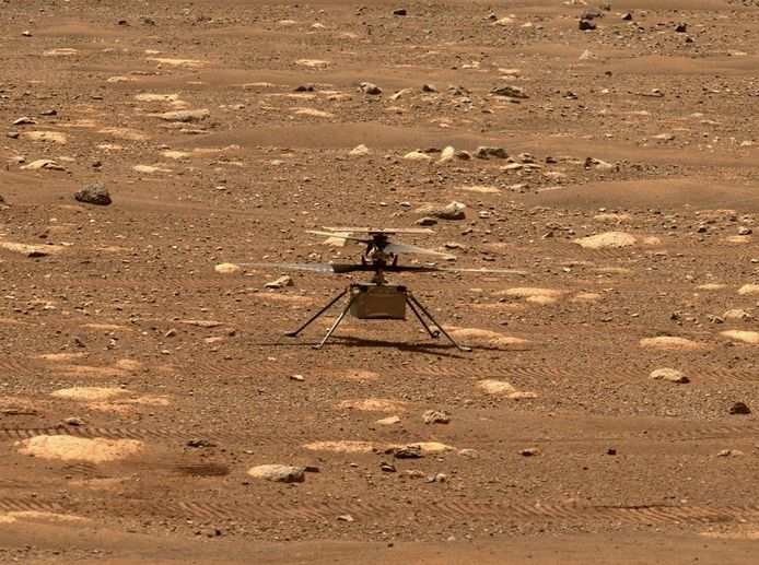 Als voorbereiding op de eerste vlucht liet de vluchtleiding vrijdag de rotoren van de helikopter draaien.