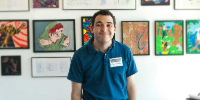 'De Amerikaanse journalist Ron Suskind ontdekte dat hij met zijn door Disney bezeten autistische zoon Owen (foto) kon communiceren met behulp van quotes uit Disney-films.' Beeld Netflix