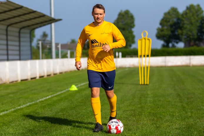 Jarl Revyn knokt net voor zijn voetbalpensioen met KVC Nokere-Kruishoutem B om het behoud in derde provinciale B.