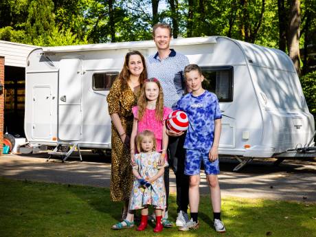 Huis verkocht, met z’n vijven in de caravan: deze familie gaat voor onbepaalde tijd op wereldreis