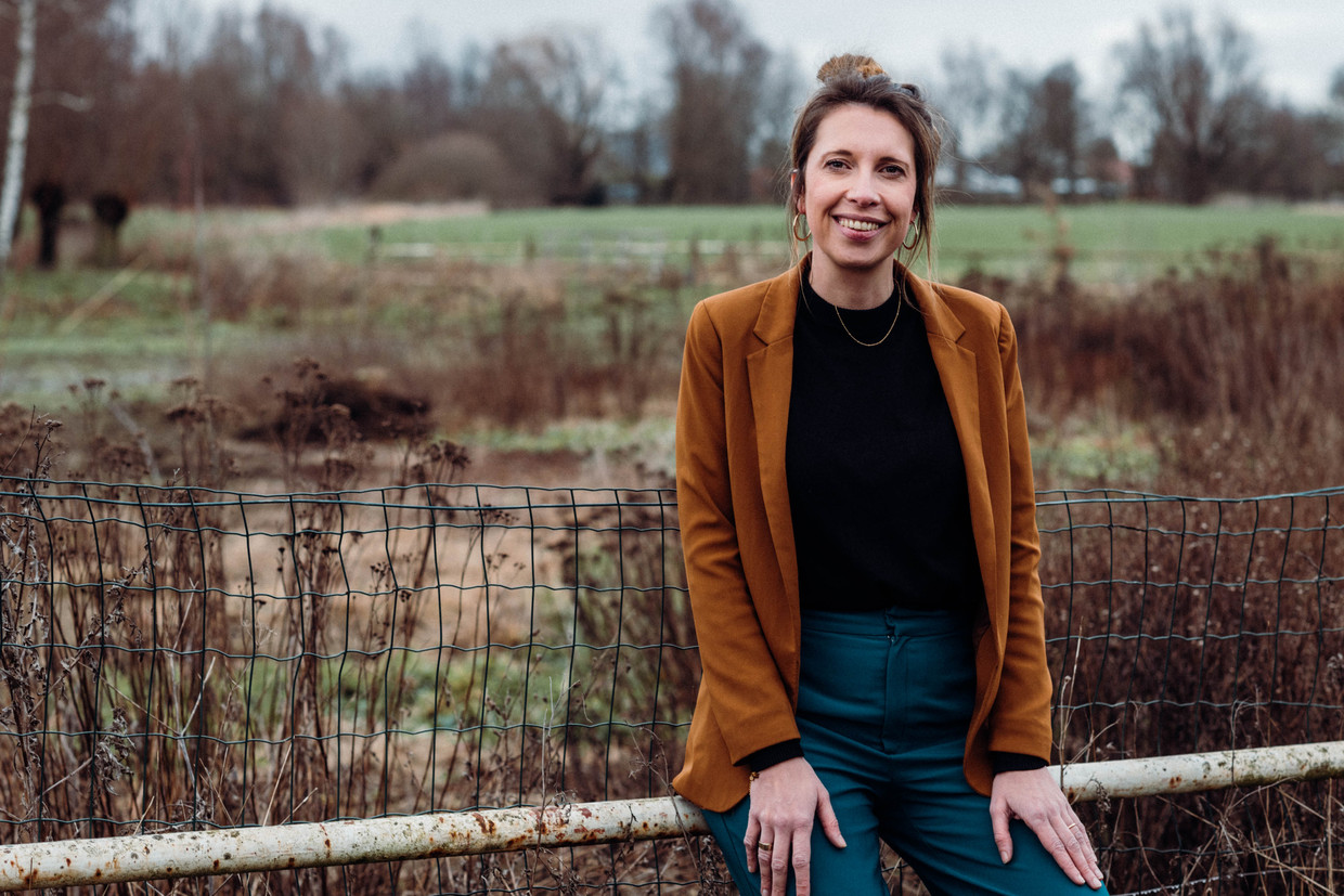 Ellen De Meyer: 'Ik zou ook weleens, zoals de andere ouders, mijn kind willen afzetten en gewoon een paar uurtjes gaan shoppen, Netflix kijken of wat dan ook.' Beeld Eva Beeusaert