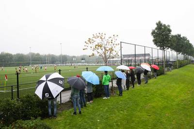 Geen limiet op aantal sporters op veld, contact mogelijk en kleedkamers en douches weer open: amateurvoetbal nagenoeg zoals voor pandemie