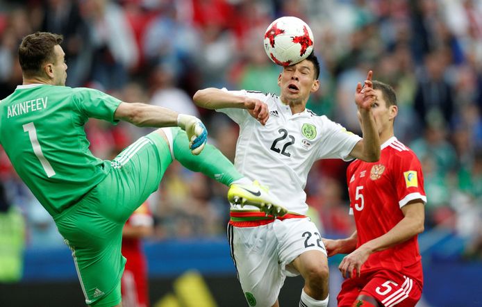 Hirving Lozano scoort de 2-1 voor Mexico.