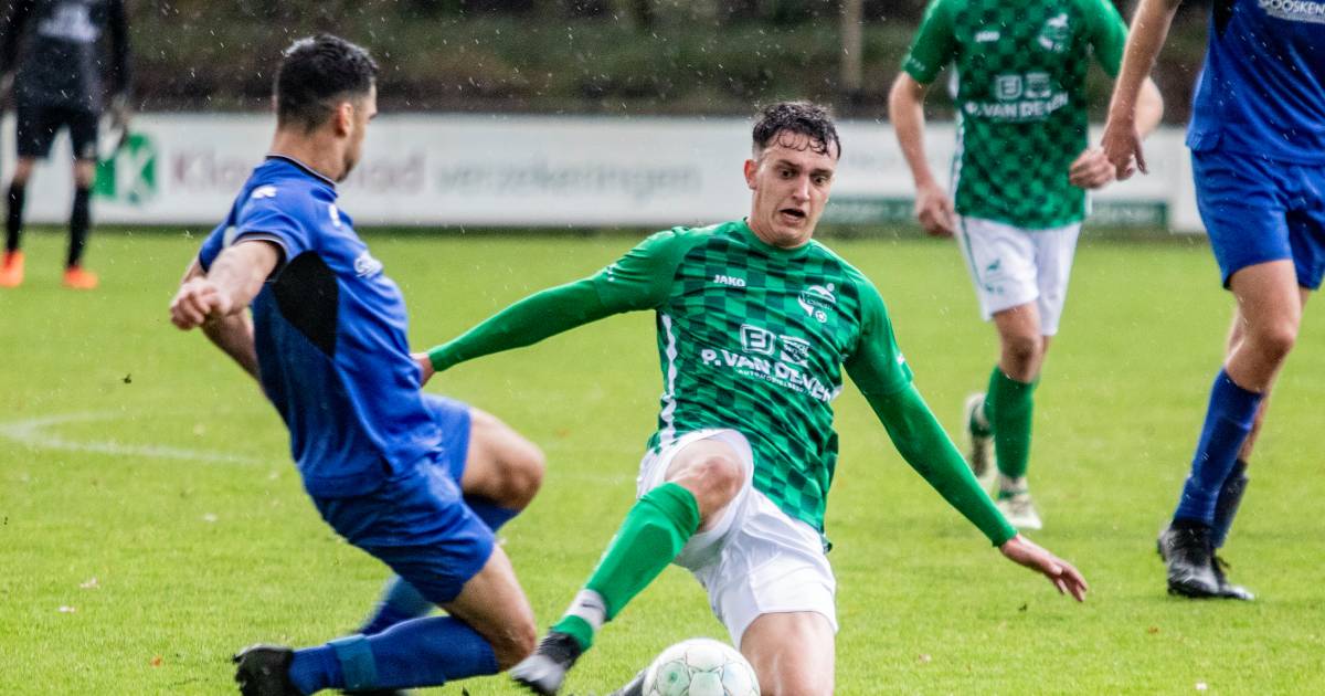 De gedaanteverwisseling van Thijs Bakker; met speels gemak van assistent-trainer naar keeper bij der