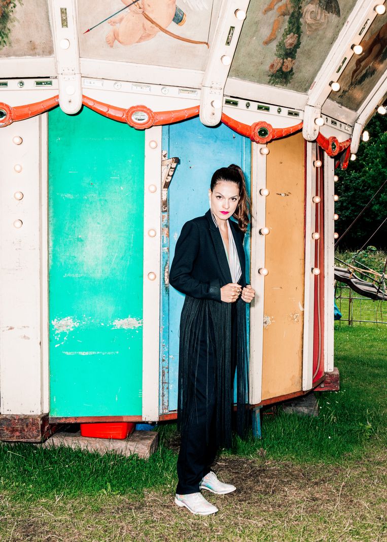 Stephanie Louwrier speelt deze zomer op de Parade, daarna gaat haar voorstelling Show must go on op tournee.  Beeld Hilde Harshagen
