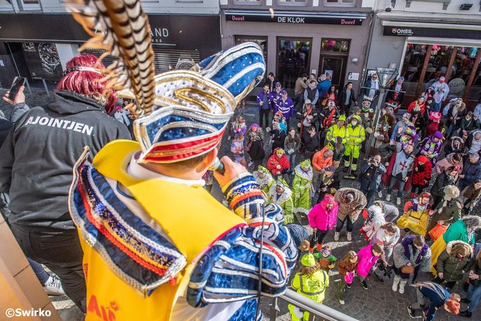 Ajuinworp met prins Sjalen op deGrote Markt van Aalst