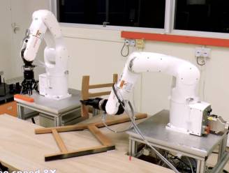 Robot zet zonder gefoeter Ikea-stoel in elkaar