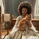 Door de hints naar racisme en geestesziekte heeft ‘Queen Charlotte’ een rauwer randje dan ‘Bridgerton’ ★★★★☆