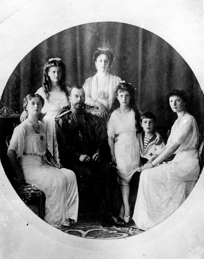 Tsar Nicholas II, tsarina Alexandra, Olga, Anastasia, Alexei, Tatiana en Maria.