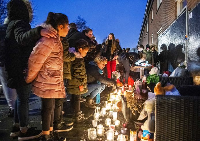 De stille tocht ter herdenking van de 12-jarige Bekiro, daags nadat hij was neergestoken.