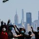 New York wil inwoners aanzetten tot vaccinatie met gratis loterijbiljet