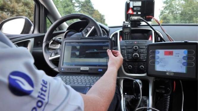Flitsboete leidt tot celstraf en levenslang rijverbod voor aannemer die veroordelingen opstapelt: “Geen zin om vier jaar te brommen”