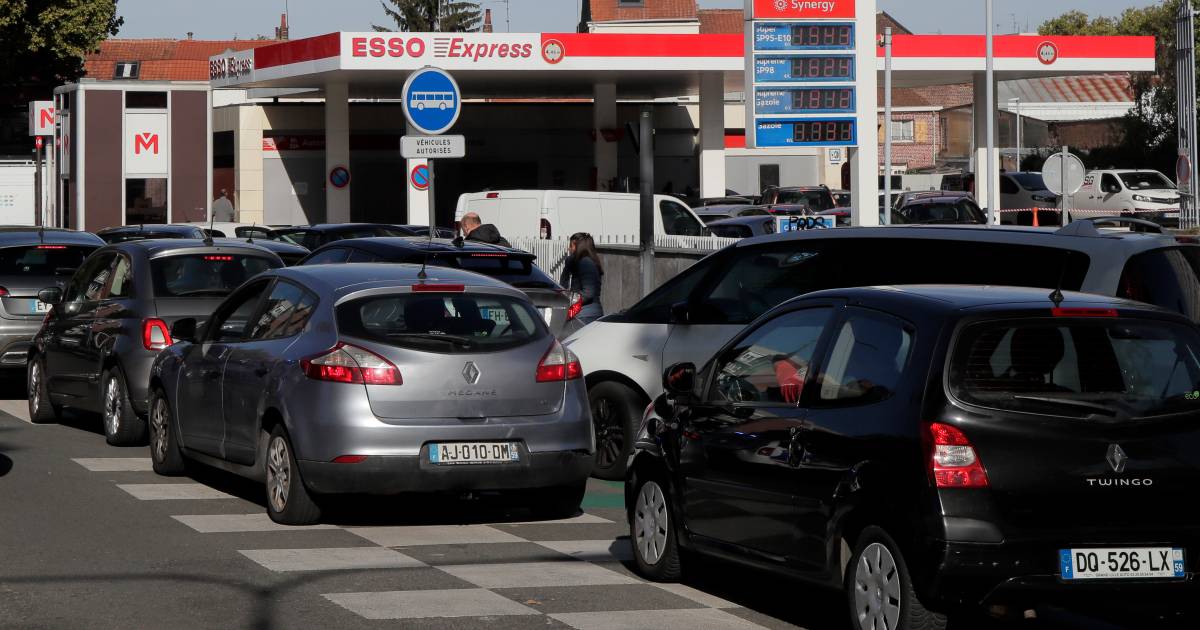 Des dizaines de Néerlandais bloqués en France avec un réservoir vide |  À l’étranger