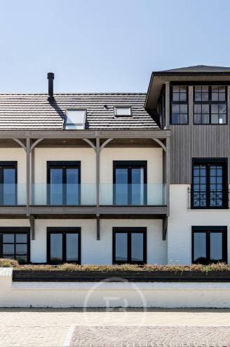 Kijk binnen in de 10 meest exclusieve huizen die nu te koop staan: “Deze villa op de dijk in Zeebrugge staat geprijsd tussen de drie en vier miljoen euro”
