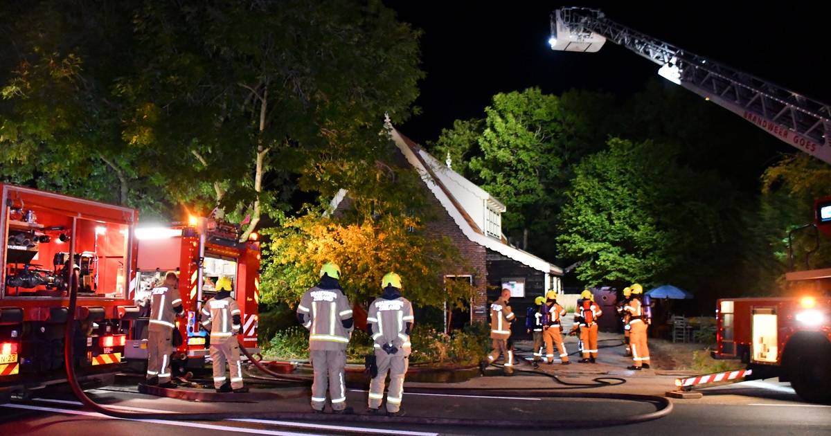 Brand in woning 's-Heer Hendrikskinderen | Weekend | pzc.nl - Provinciale Zeeuwse Courant