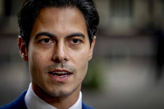 Demissionair minister voor Klimaat en Energie  Rob Jetten staat de pers te woord op het Binnenhof voorafgaand aan de wekelijkse ministerraad