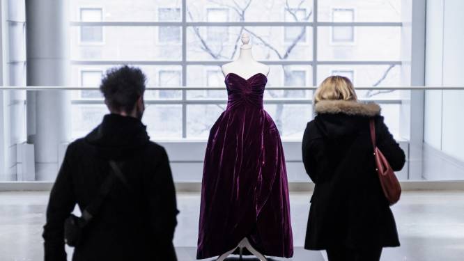 Nieuw veilingrecord: jurk van prinses Diana brengt zes keer meer op dan verwacht
