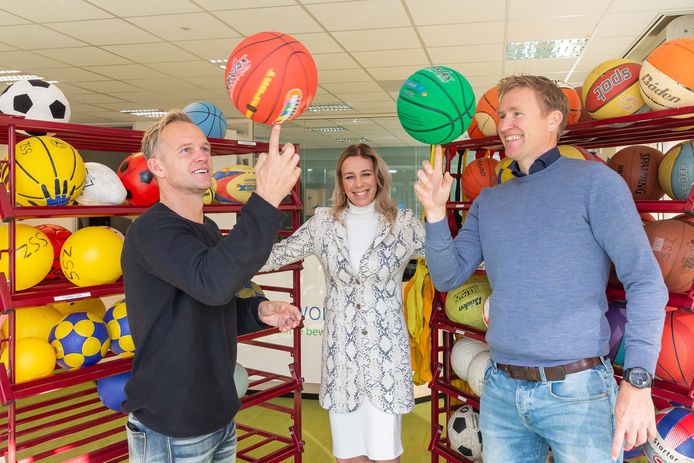 SportService Zwolle. Dé verbinder van sport, bewegen en beleven in de Hanzehoofdstad. Van links naar rechts: manager Roger Knoops, directrice Jolanda van der Veer en manager Martijn Mellema.