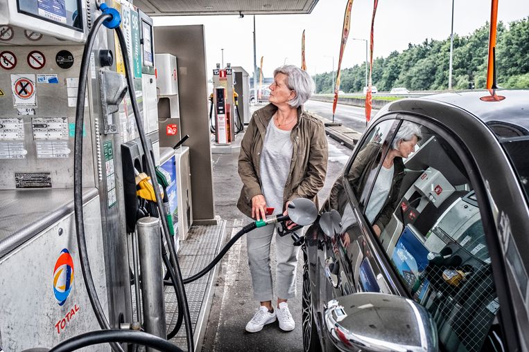 Benzineprijs nieuw record: vanaf morgen betaalt u 1,799 euro voor een liter voor een liter benzine 95 (E10)
